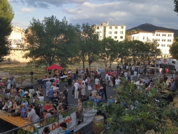 Festival Au coin de la vigne - Organisé pour la première fois à Bédarieux, cette édition du festival a été un véritable succès qui a réunit plus de 800 personnes.