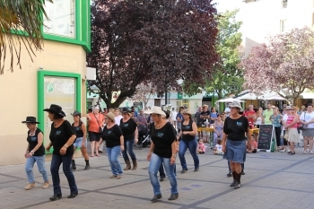 Soirée des commerçants - Les danseurs Country d'Hérépian ont fait le déplacement à Bédarieux pour animer la Soirée folle des commerçants.