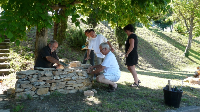Initiation à la restauration de murs en pierres sèches