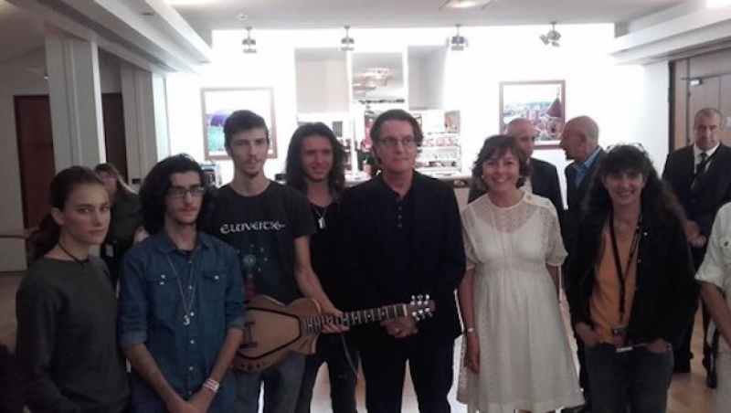 Les élèves Lycée Fernand Léger présentent leur création innovante : La Guitare Nomade