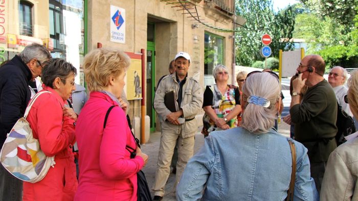 VISITE FERDINAND FABRE A TRAVERS LA VILLE