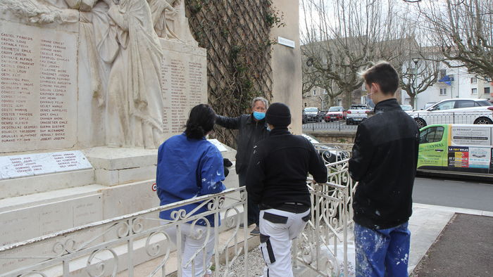 Des élèves du lycée Fernand Léger s’investissent au Monument aux morts de Bédarieux
