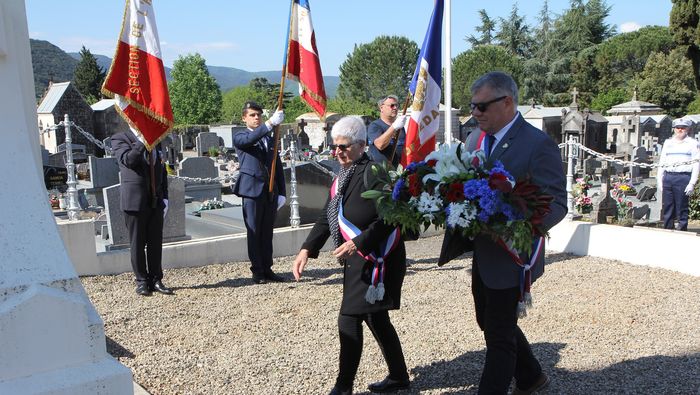 Les enfants apportent leur pierre au devoir de mémoire