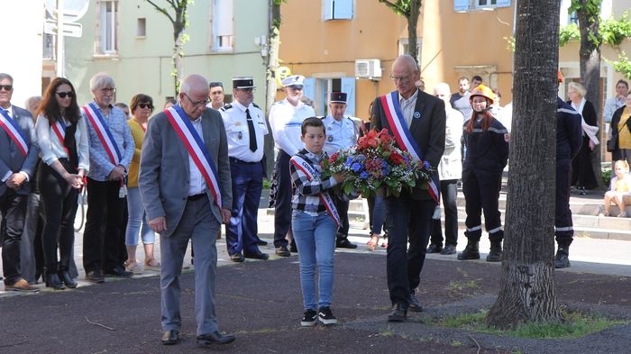 Les enfants apportent leur pierre au devoir de mémoire