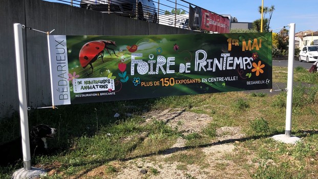 Des banderoles pour aider les associations bédariciennes à communiquer