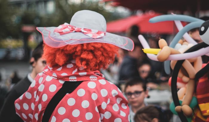 Clown sculpteur de ballons