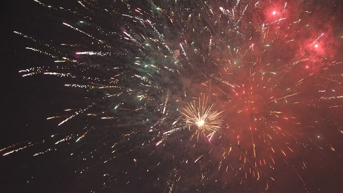 Grand feu d'artifice et spectacle de lumière 