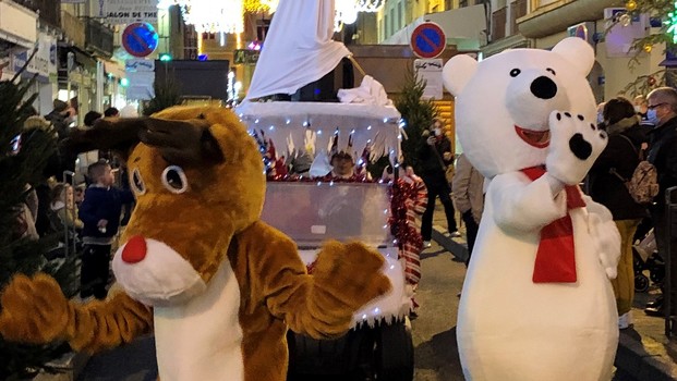Échassiers lumineux et mascotte des Noël