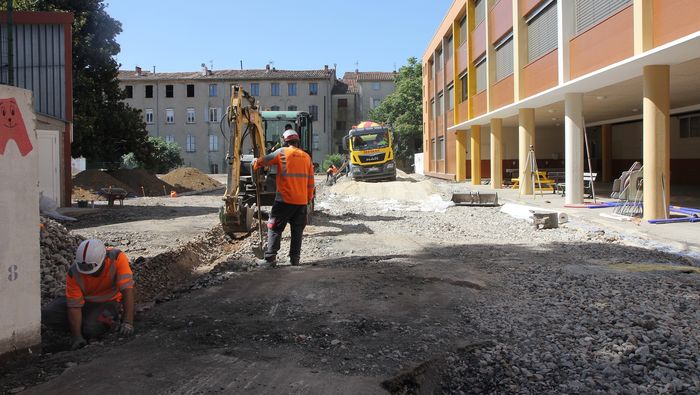 CURE DE JOUVENCE POUR LES ÉCOLES DE LA VILLE