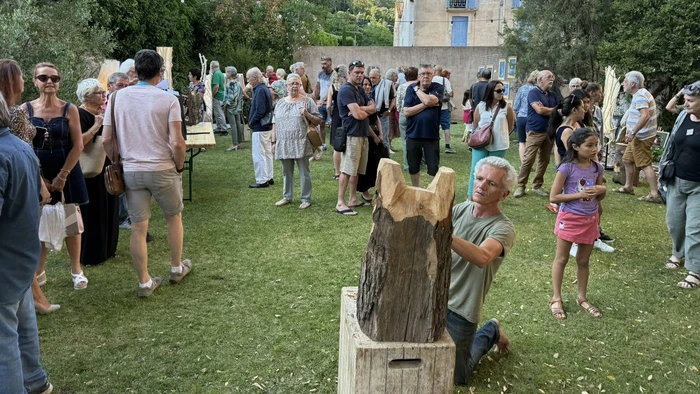 Succès pour le vernissage de l’exposition « Éclats d’art :  le bois dans tous ses états »