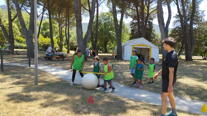 Clap de fin pour « L’école sous les arbres » :  une aventure estivale studieuse, citoyenne et joyeuse à Bédarieux !