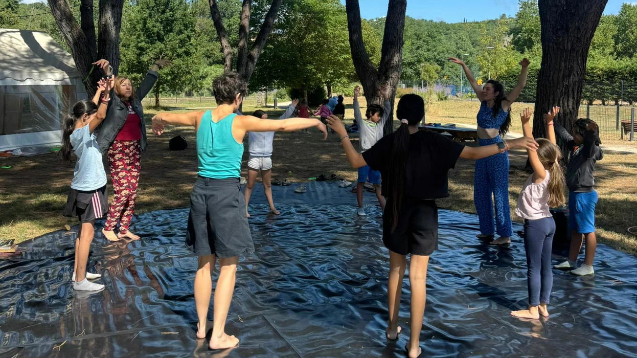 Clap de fin pour « L’école sous les arbres » :  une aventure estivale studieuse, citoyenne et joyeuse à Bédarieux !