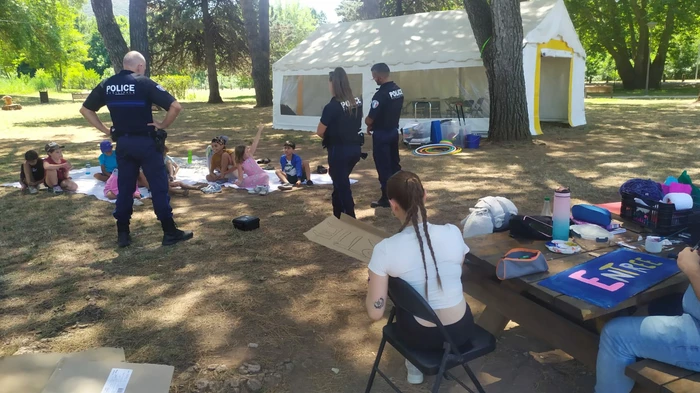 Clap de fin pour « L’école sous les arbres » :  une aventure estivale studieuse, citoyenne et joyeuse à Bédarieux !