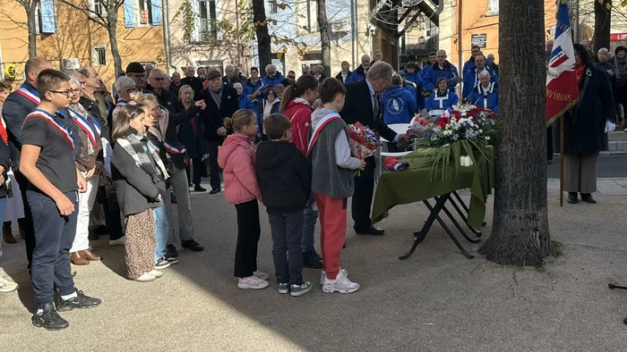 Une cérémonie du 11 novembre empreinte de recueillement et de transmission