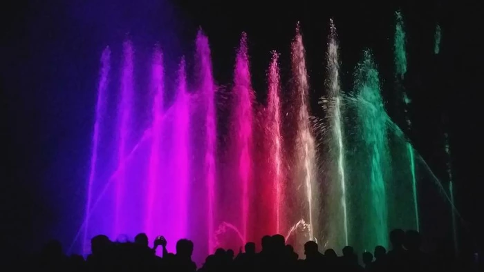 Retraite aux flambeaux, spectacle féerique eau et feu d'artifice