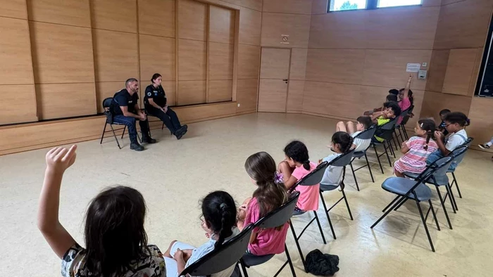 L'École sous les arbres :  deux semaines d'apprentissage et de découvertes pour les enfants